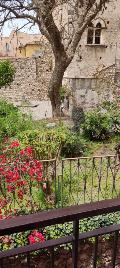 B&B Akropolis Taormina Bagian luar foto